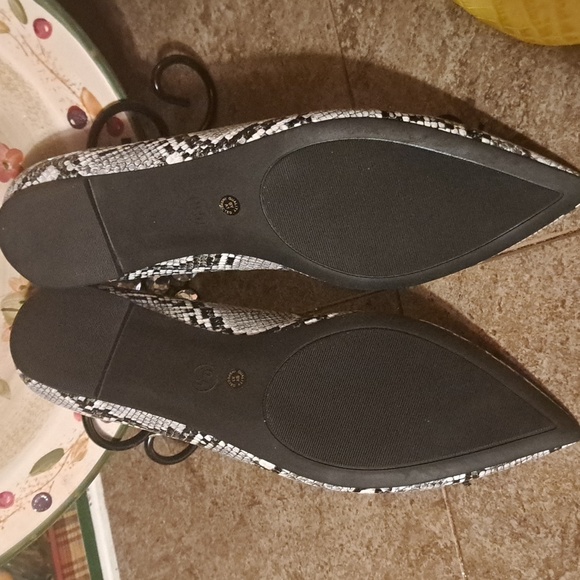 New Worthington GAGA snake print flats - Picture 9 of 10